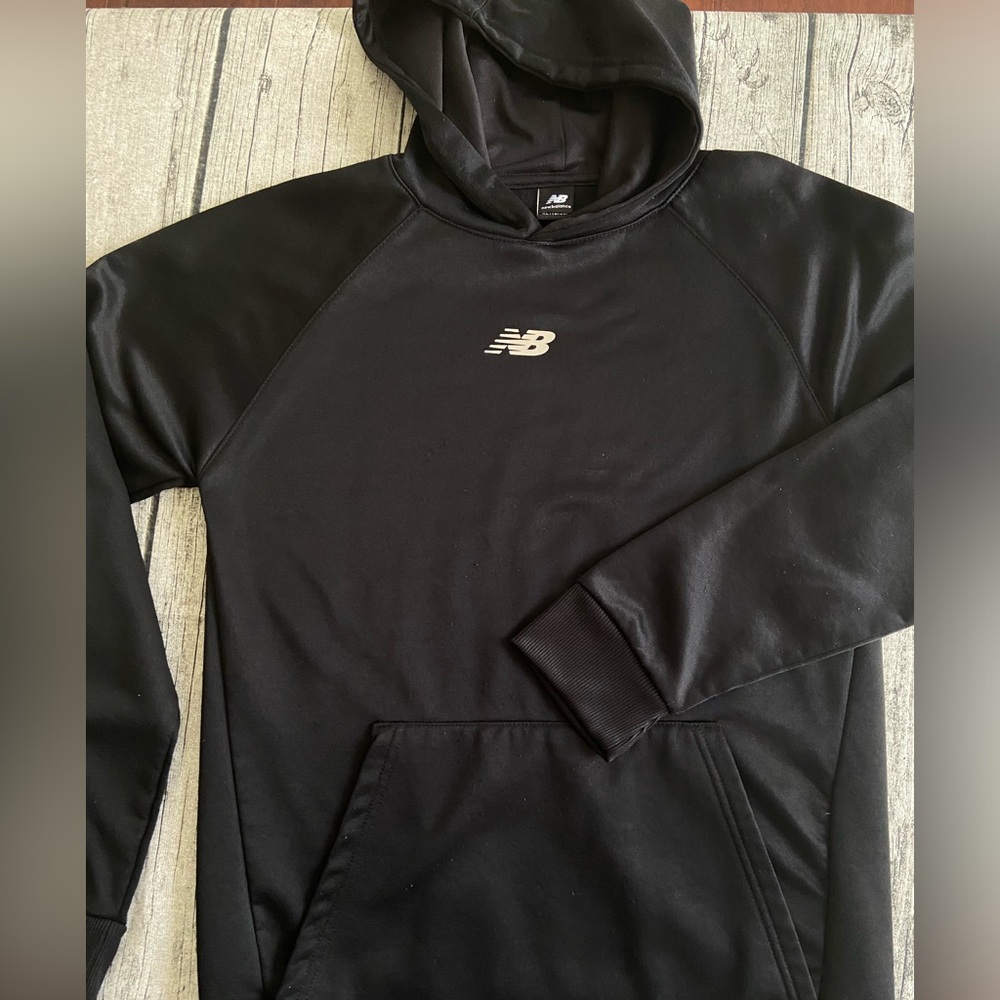 Like new. New Balance fleece-lined hoodie Youth XL (18-20). Front pocket, hood.